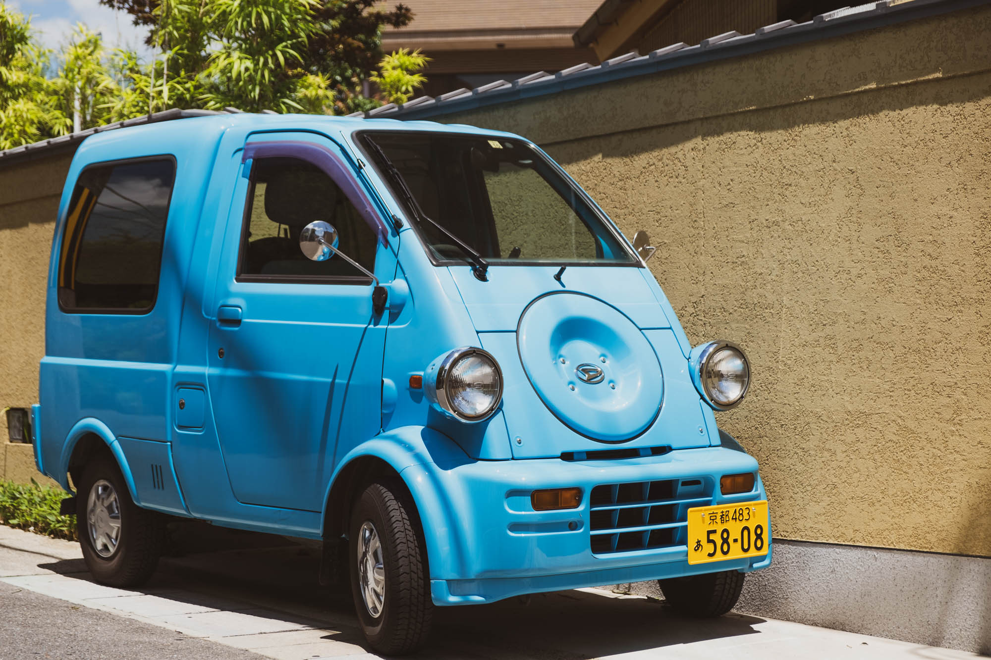 voiture bleue japonaise